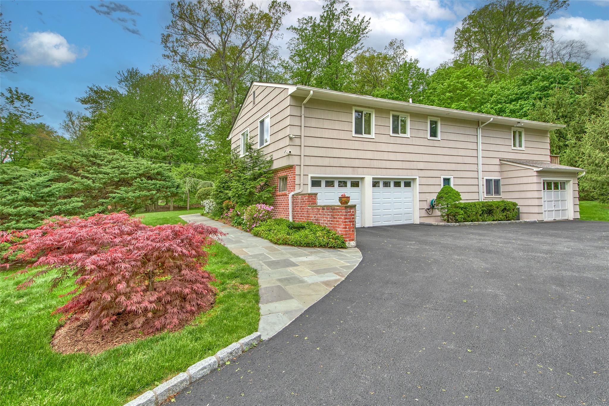 102 Butternut Road, Briarcliff Manor, NY 10510