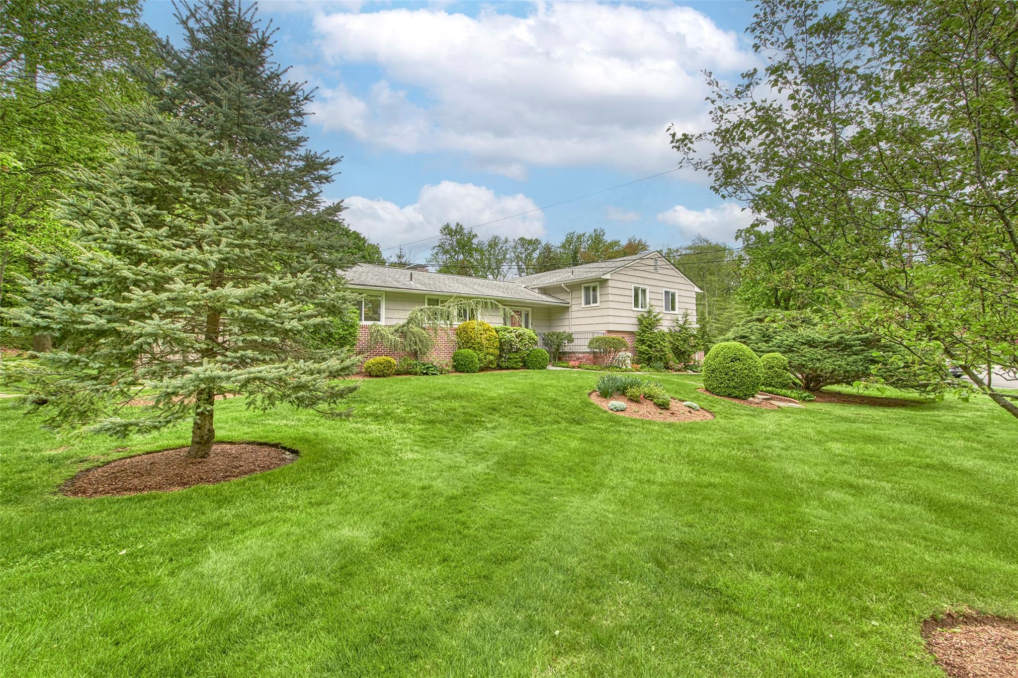 102 Butternut Road, Briarcliff Manor, NY 10510