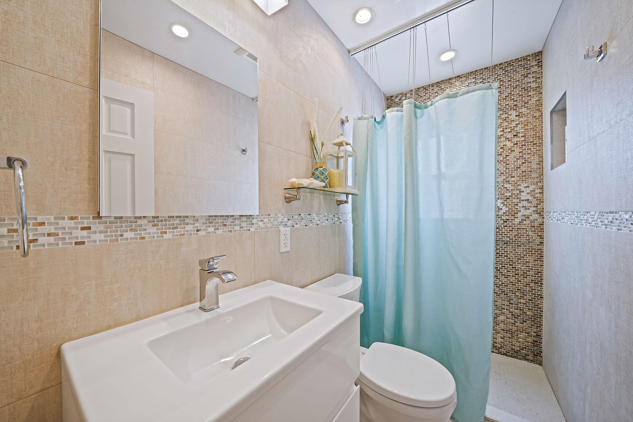 314 White Road, Mineola, NY 11501