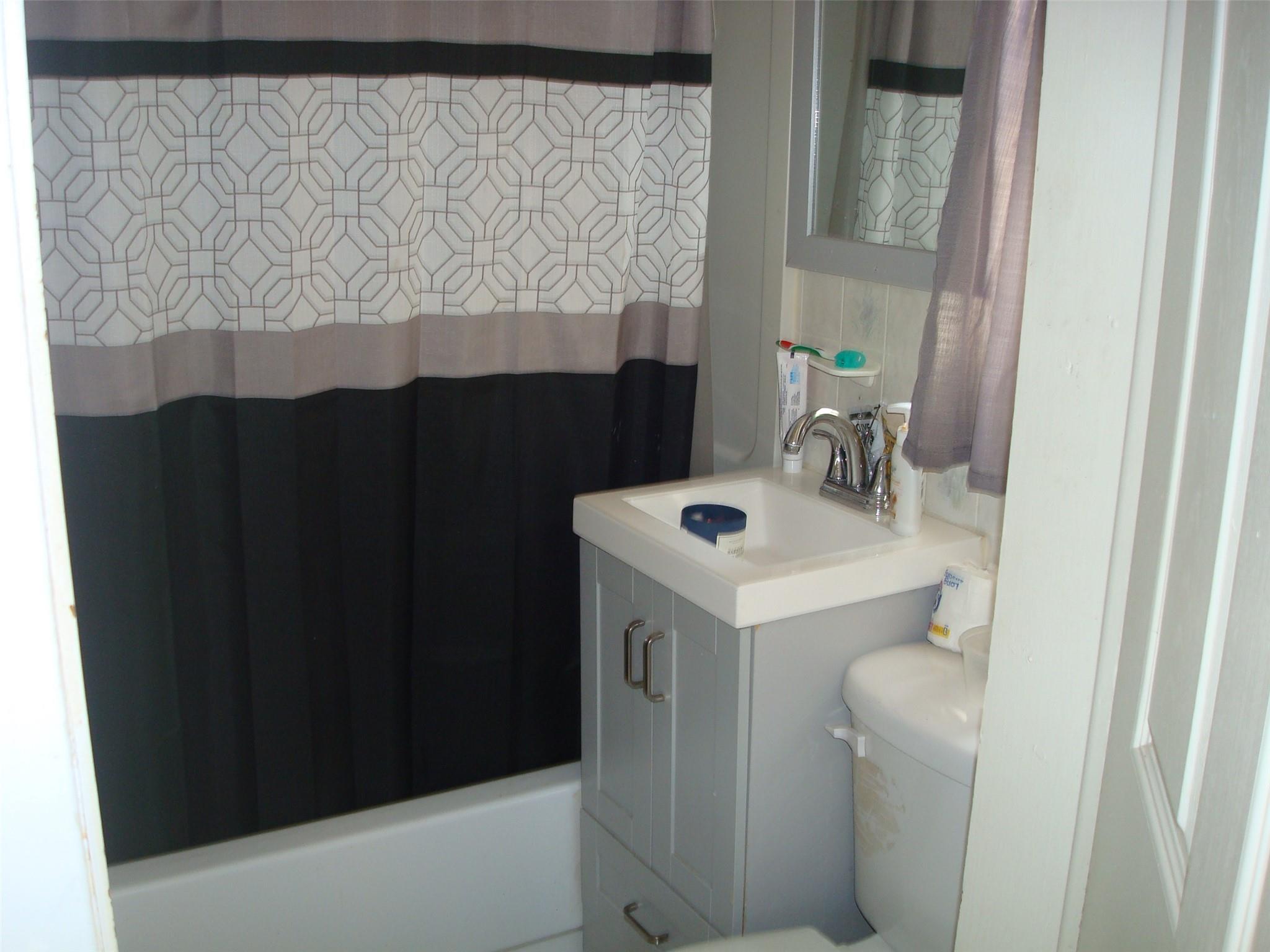 164-42 108th Drive, Jamaica, NY 11433